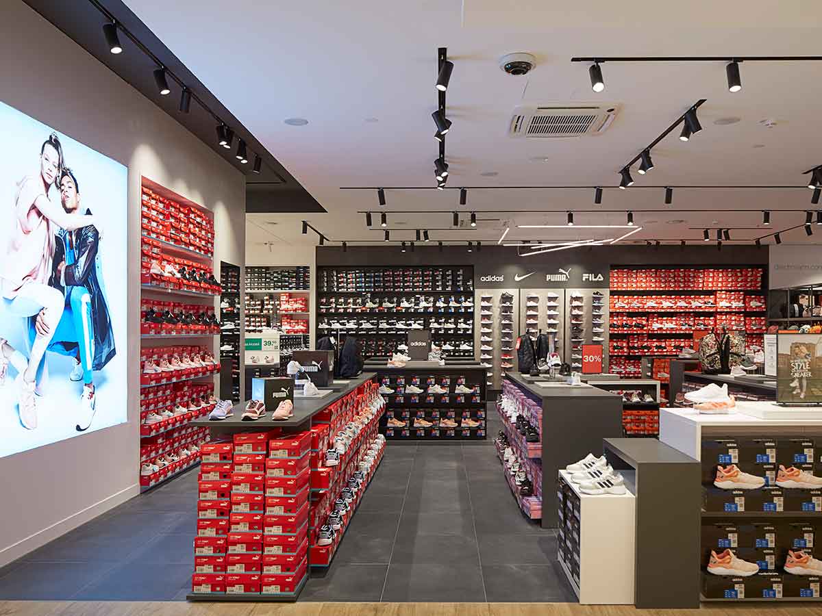 Sportbereich des Flagship-Stores in München - Foto von Deichmann/Magnus Pettersson