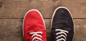 Mismatched Shoes - zwei verschiedenfarbige Schuhe